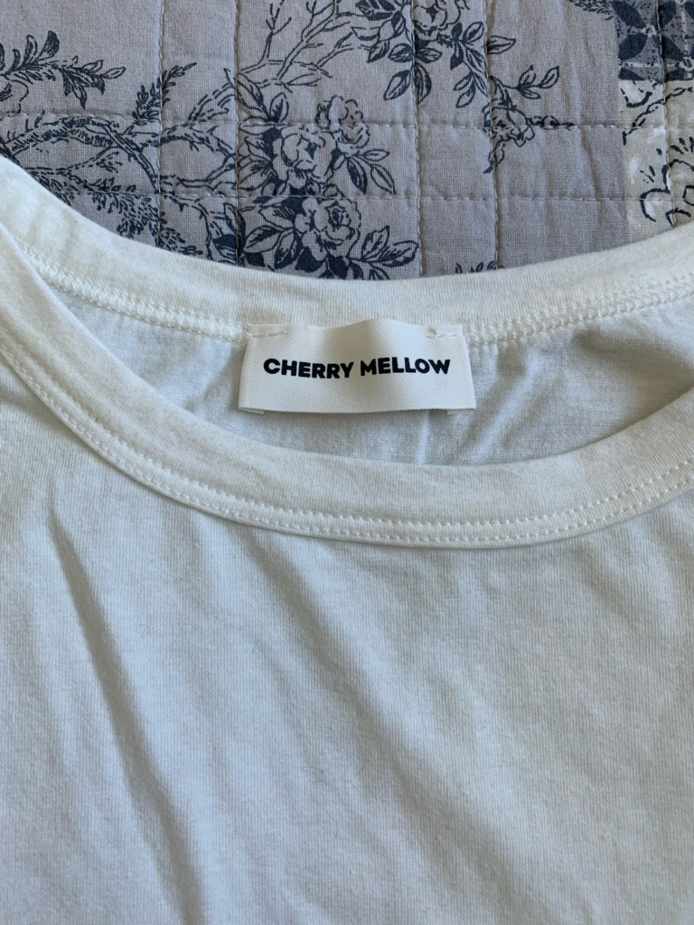 Graphic Tittie Crop Tee - Picture 3 of 7